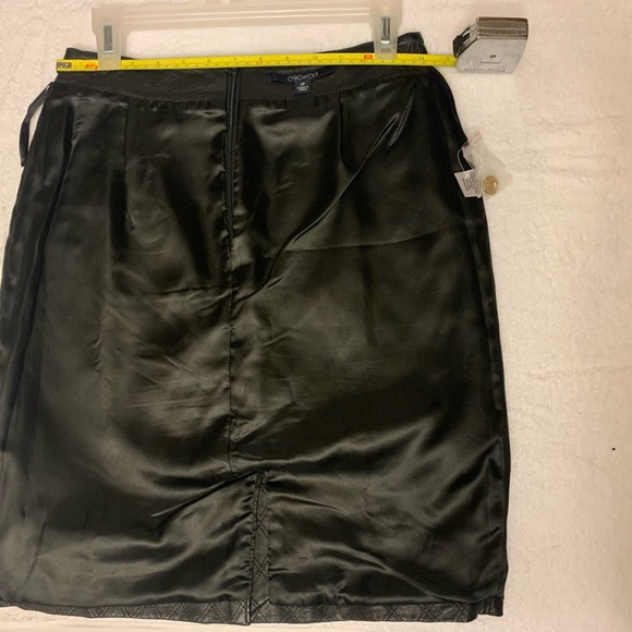 New Without Tags Size 2P Chadwicks women's black leather pencil skirt. - Picture 8 of 8